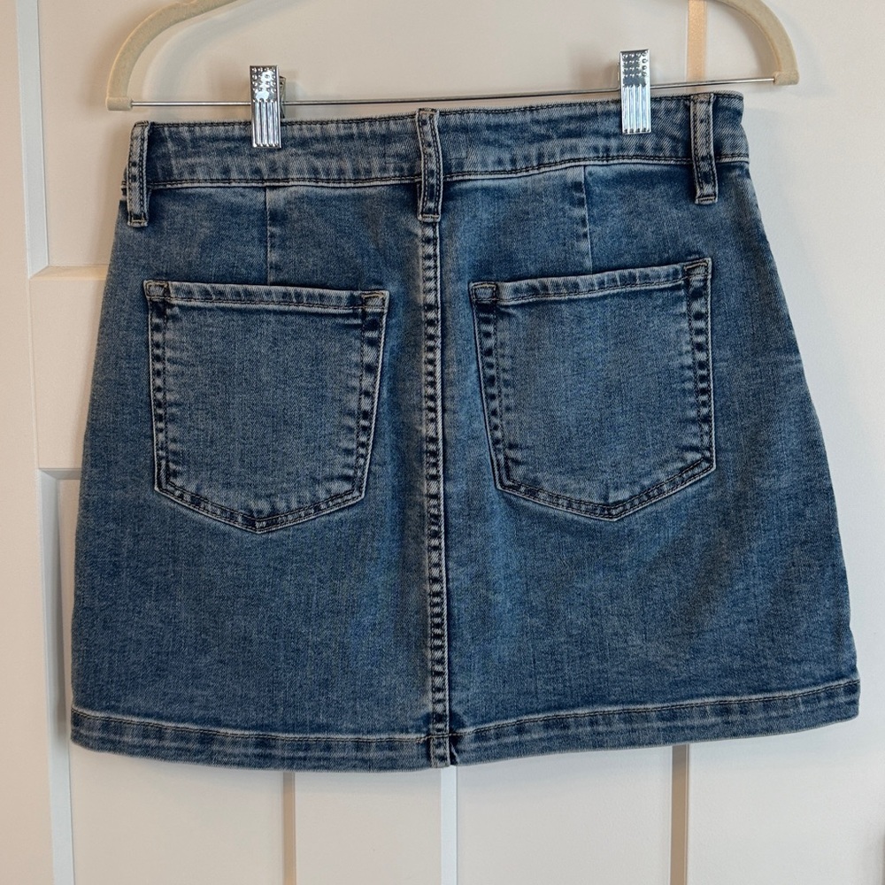 Kut from the Kloth Zoe denim skirt - Picture 3 of 4